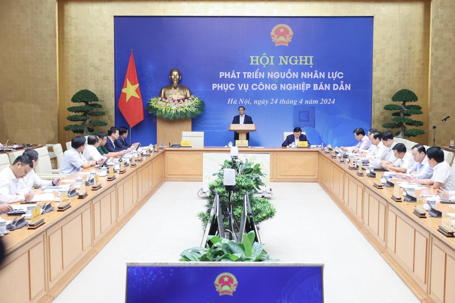Phát triển nguồn nhân lực cho công nghiệp bán dẫn là “đột phá của đột phá” trong đào tạo nhân lực chất lượng cao -0