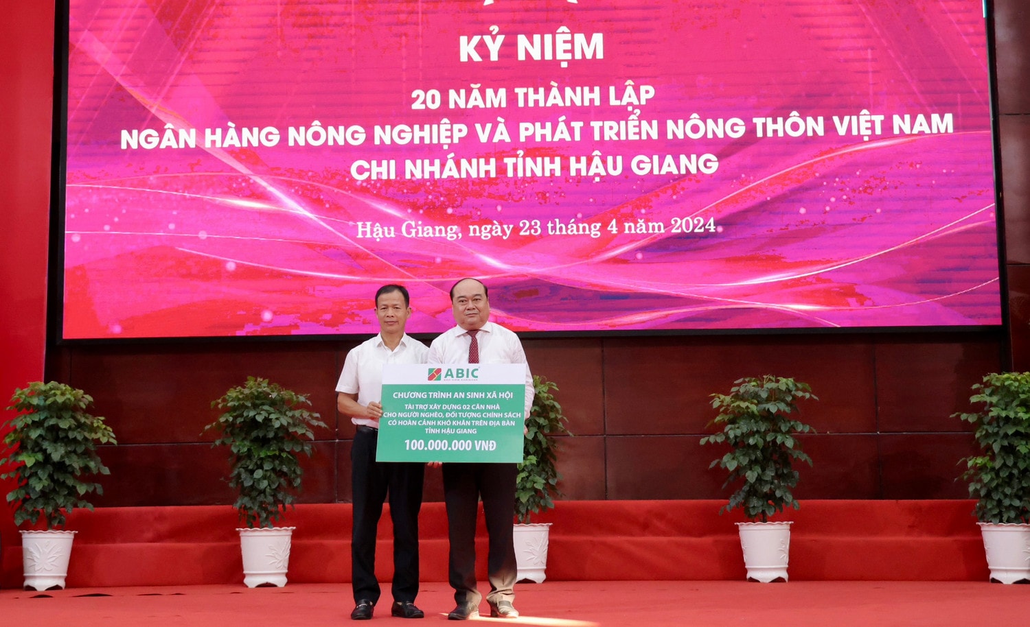 Bảo hiểm Agribank cùng Agribank Hậu Giang lớn mạnh