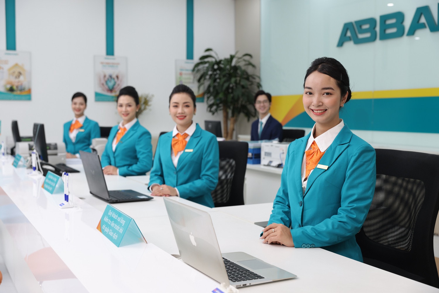 Ba tháng đầu năm 2024, cả tổng huy động và tổng dư nợ của ABBANK đều ghi nhân tăng trưởng ABBank tăng đầu tư phát triển công nghệ, số lượng giao dịch online tăng mạnh trong quý I/2024 -0