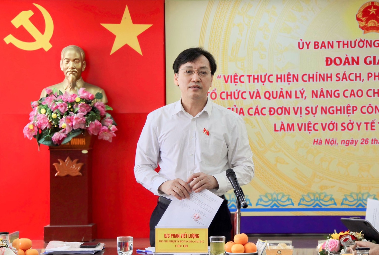 Phó Chủ nhiệm Ủy ban Văn hóa, Giáo dục Phan Viết Lượng phát biểu tại buổi làm việc