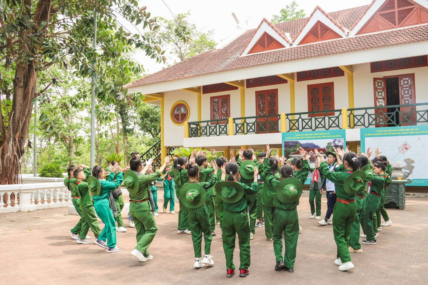 Hành trình về nguồn của các “chiến sĩ nhỏ Điện Biên”