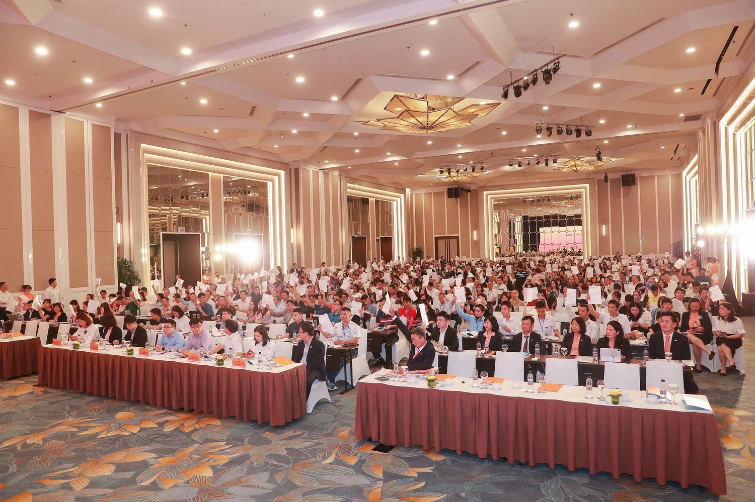 SHB tăng tốc chuyển đổi, lợi nhuận quý I cao nhất lịch sử, mục tiêu 2024 tăng 22% và chia cổ tức 18% -0