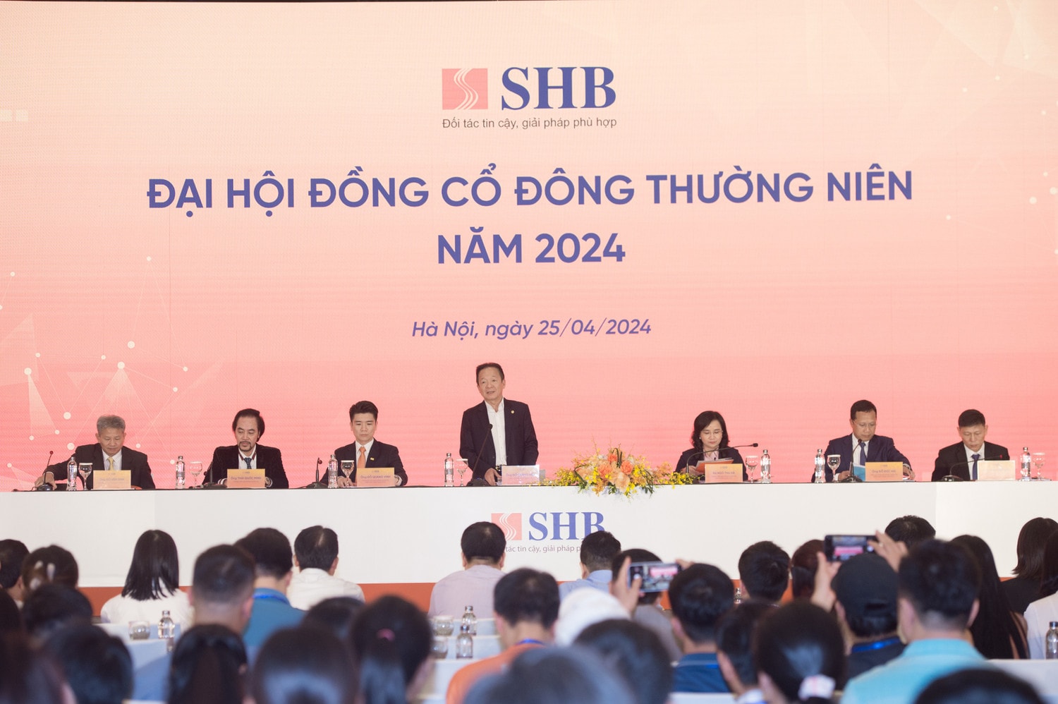 SHB tăng tốc chuyển đổi, lợi nhuận quý I cao nhất lịch sử, mục tiêu 2024 tăng 22% và chia cổ tức 18% -0