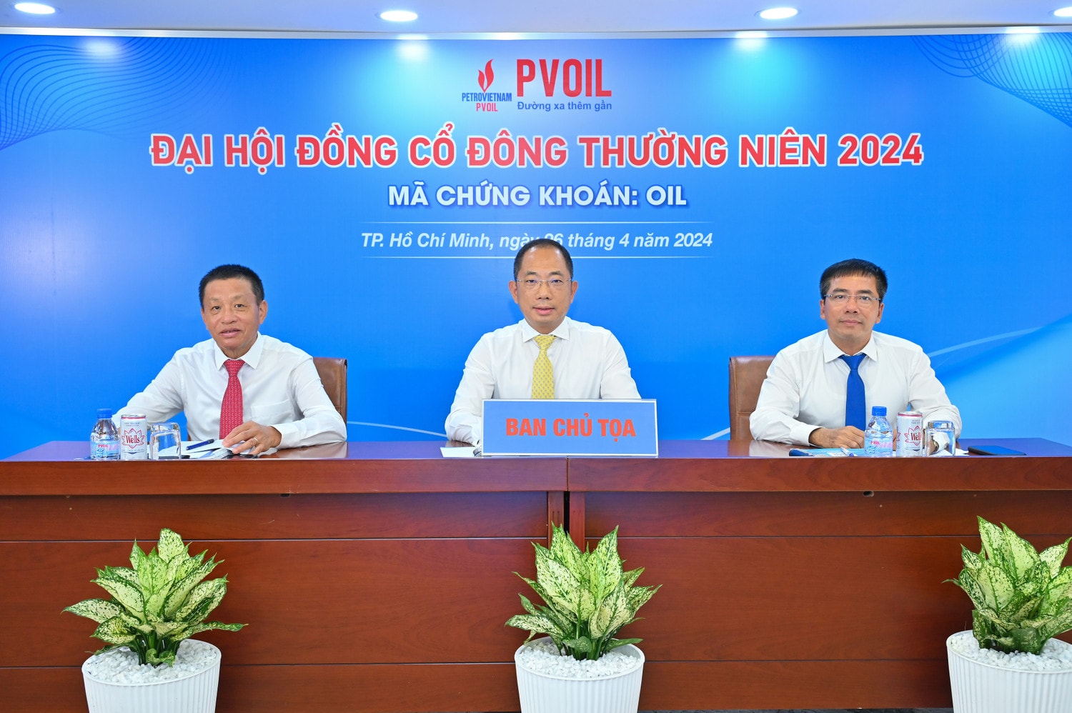 Ban Chủ tọa Đại hội PVOIL tiếp tục phát triển hệ thống bán lẻ và gia tăng các dịch vụ phi xăng dầu -0