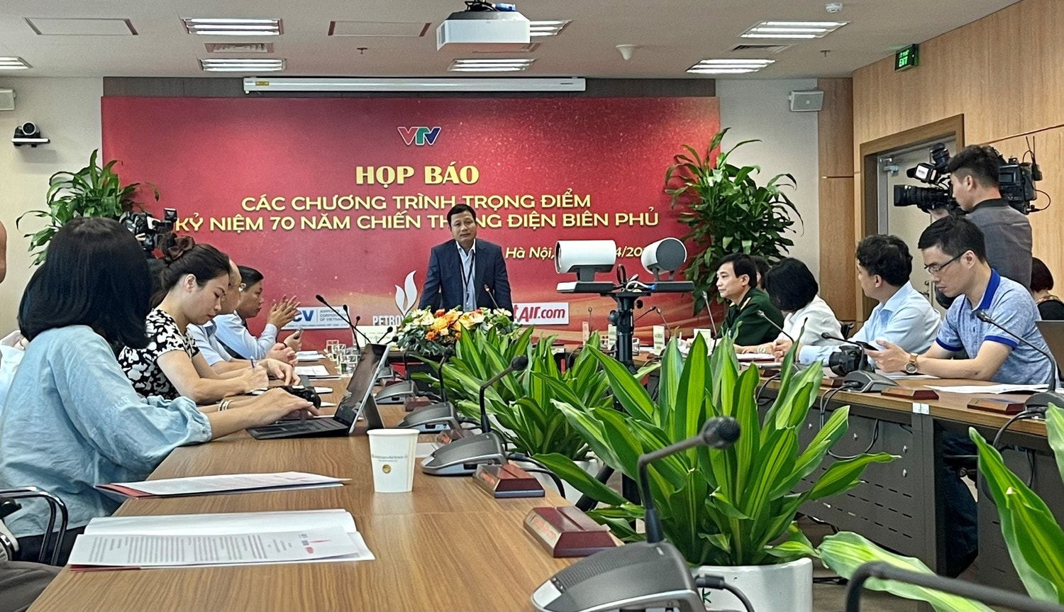 Tường thuật trực tiếp Lễ kỷ niệm, diễu binh, diễu hành 70 năm Chiến thắng Điện Biên Phủ trên VTV1 -0