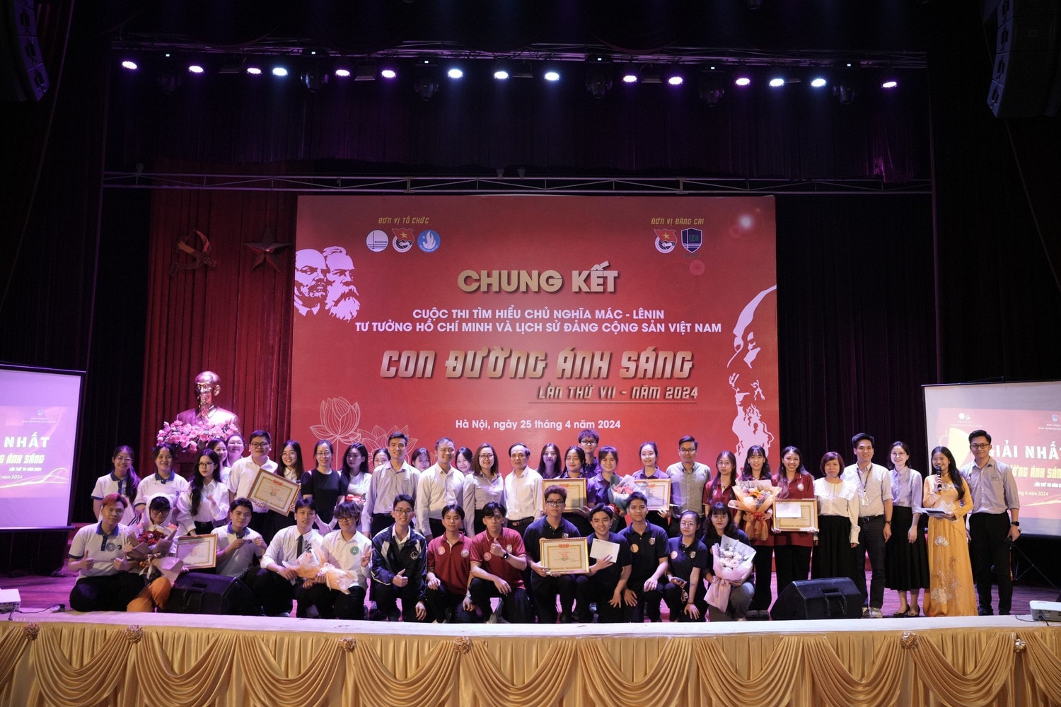Sinh viên Trường Đại học Giáo dục đạt giải nhất Cuộc thi tìm hiểu các môn lý luận chính trị 