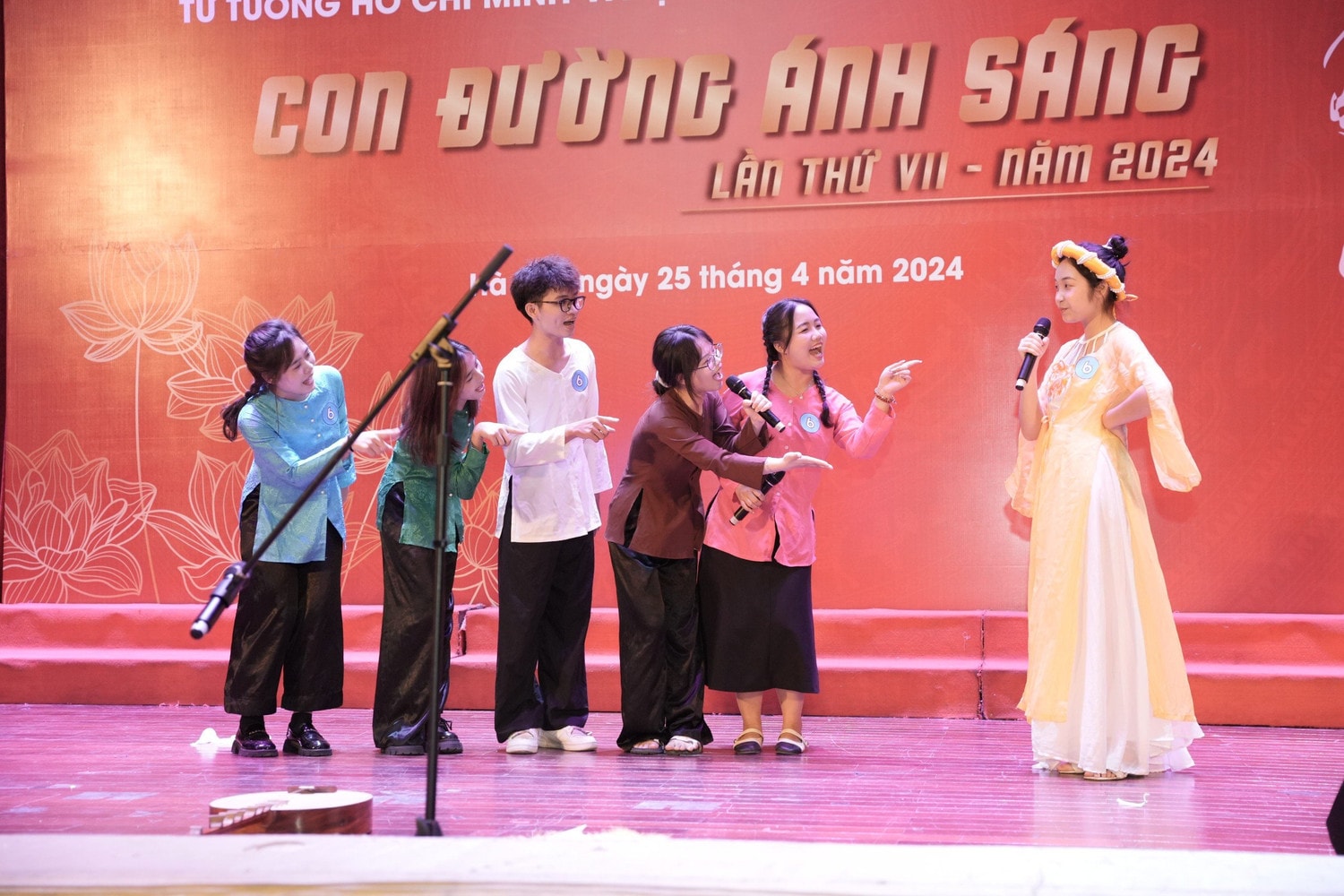 Sinh viên Trường Đại học Giáo dục đạt giải nhất Cuộc thi tìm hiểu các môn lý luận chính trị 