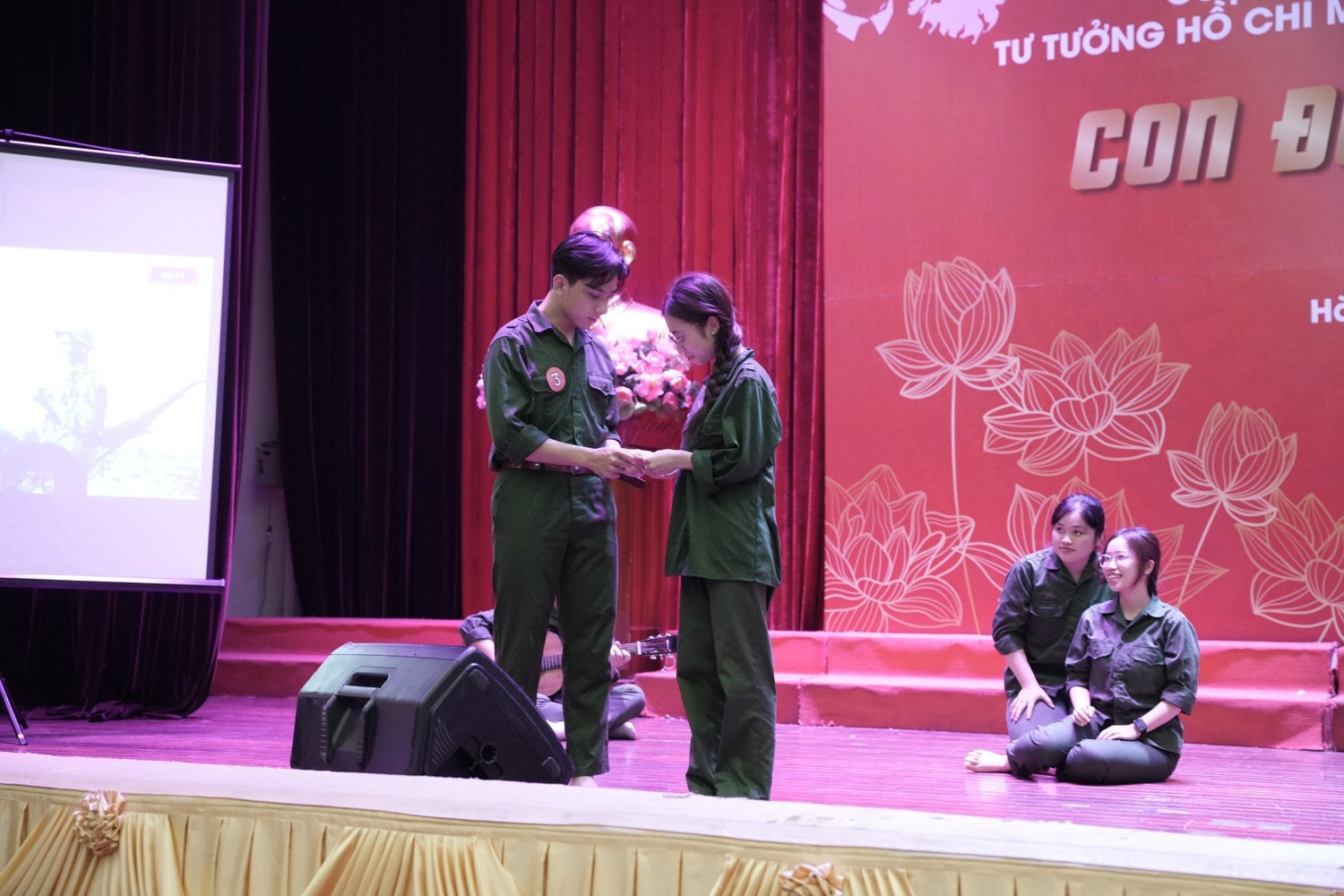 Sinh viên Trường Đại học Giáo dục đạt giải nhất Cuộc thi tìm hiểu các môn lý luận chính trị 