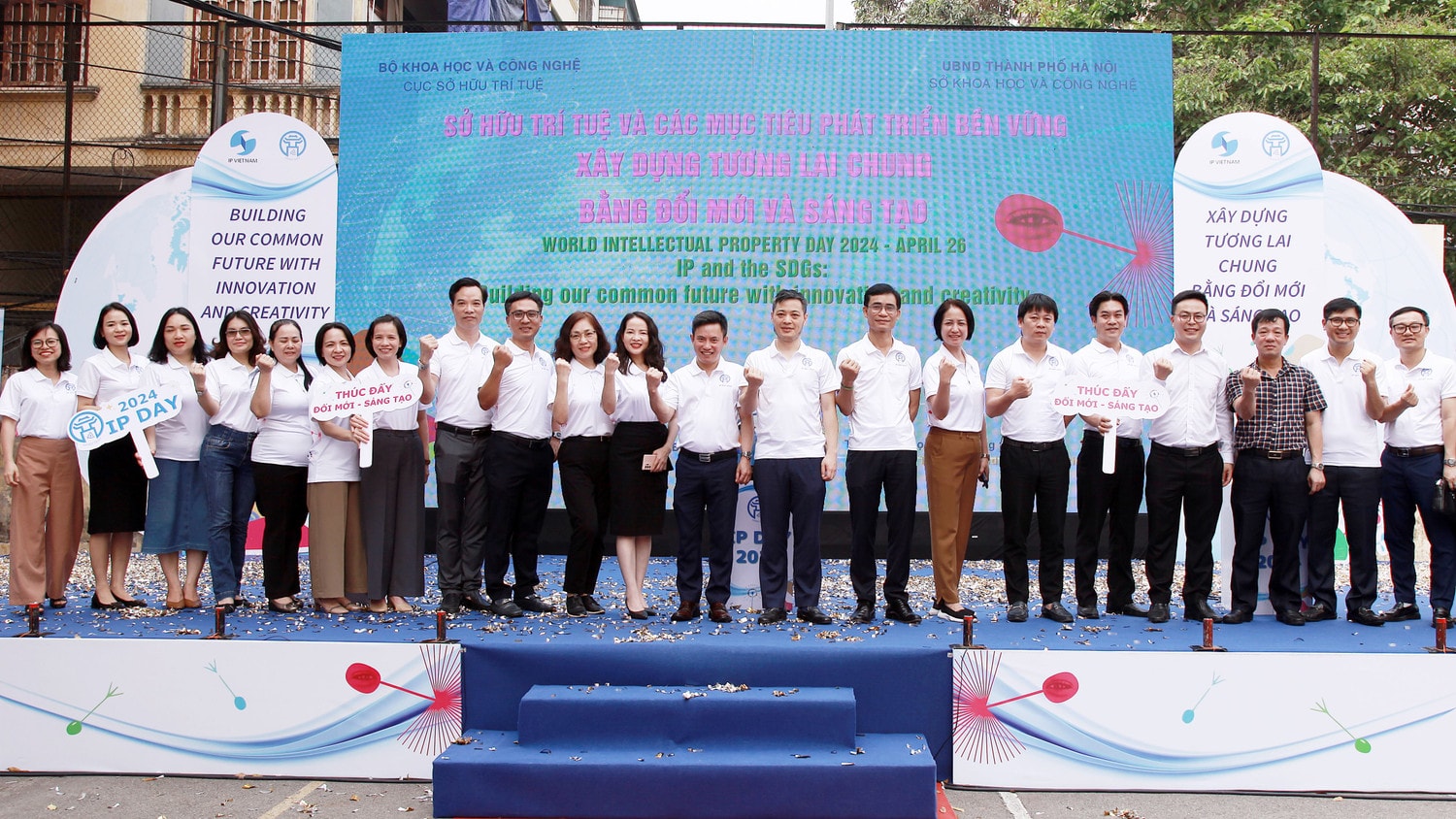 Các đại biểu chụp ảnh lưu niệm Hưởng ứng Ngày Sở hữu trí tuệ thế giới năm 2024 -0