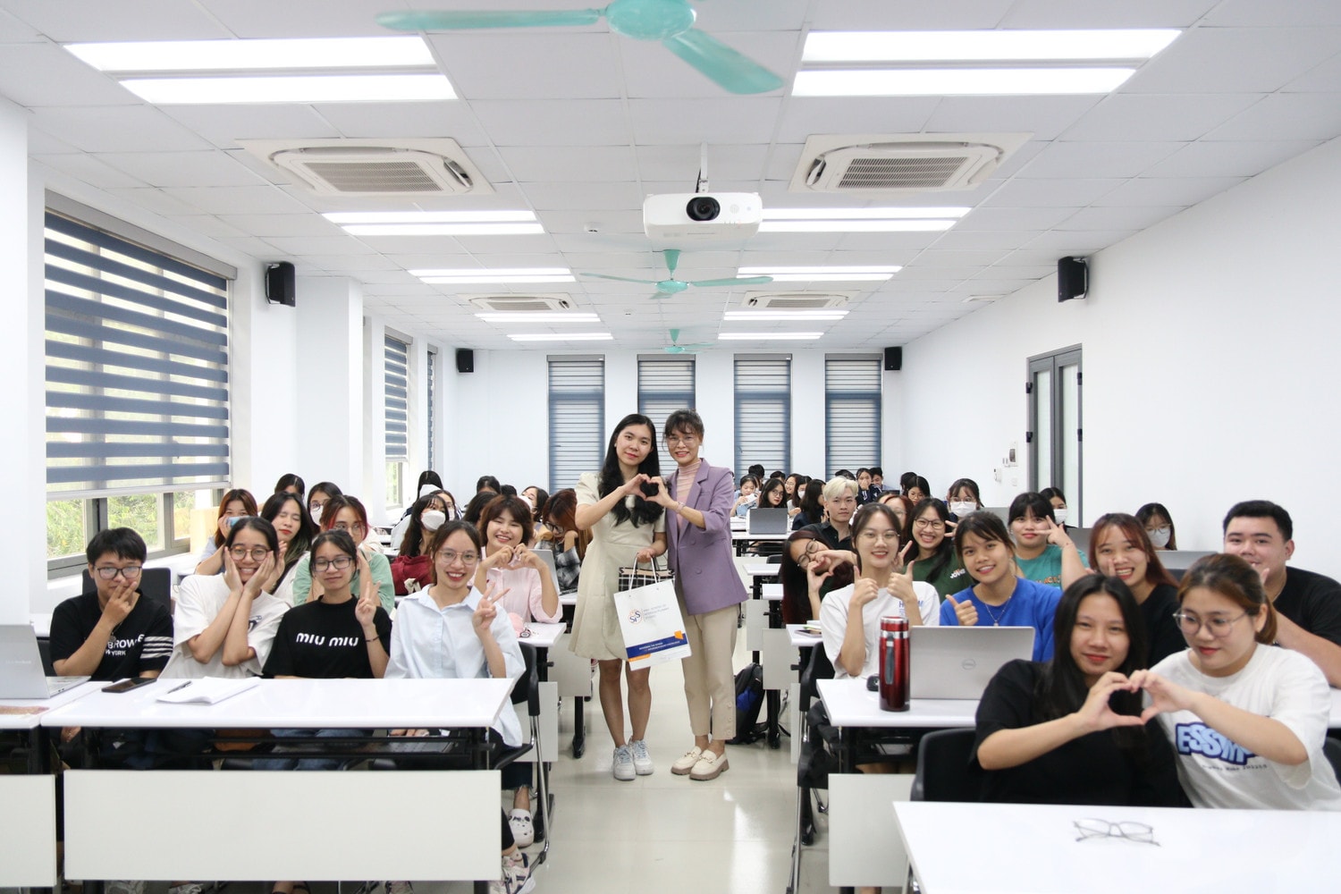 Mảnh ghép Liên ngành và Nghệ thuật của Đại học Quốc Gia Hà Nội ảnh 2 Mảnh ghép Liên ngành và Nghệ thuật của Đại học Quốc Gia Hà Nội -0