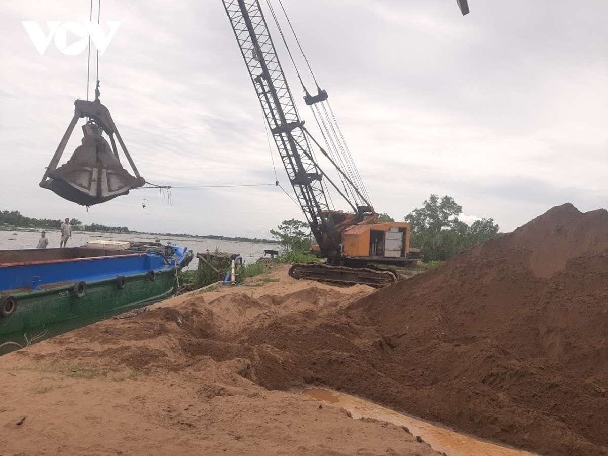 Thiếu cát san lấp, dự án giao thông ở Bến Tre có nguy cơ chậm tiến độ -0