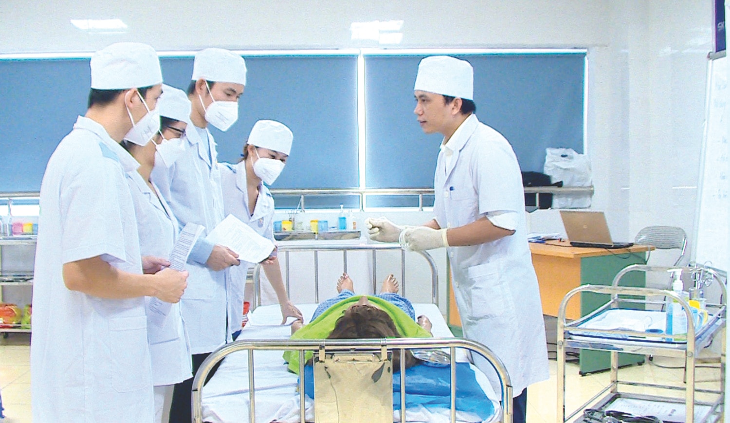 Giờ thực hành của sinh viên Cao đẳng Y tế Thái Bình