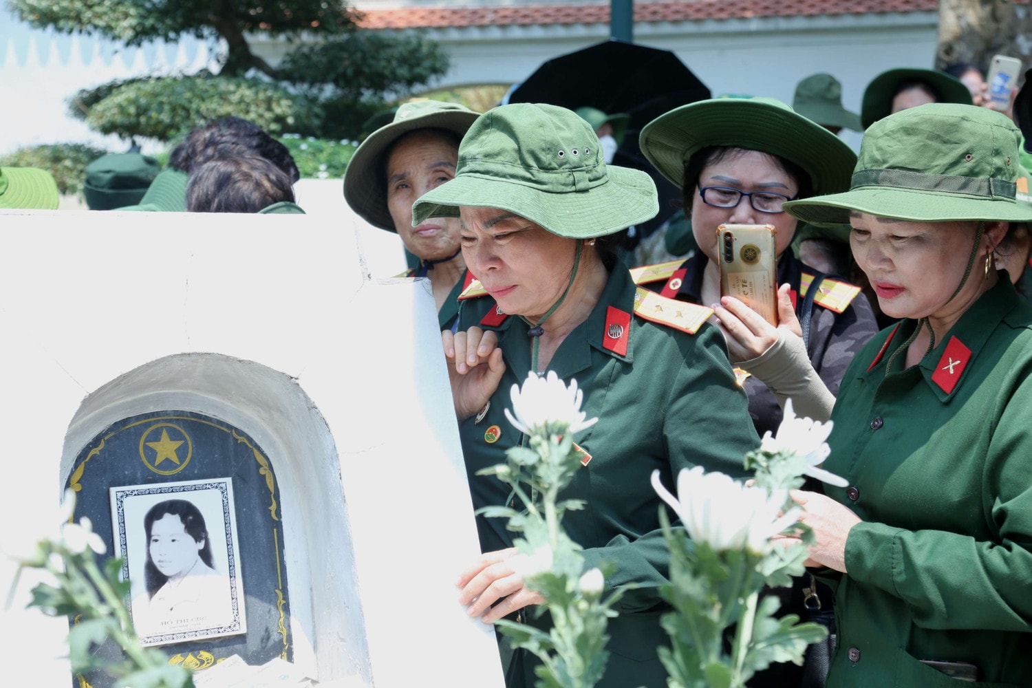 Hàng nghìn du khách dâng hương Khu Di tích lịch sử Quốc gia đặc biệt Ngã ba Đồng Lộc ảnh 2 Hàng nghìn du khách dâng hương ở Di tích Ngã ba Đồng Lộc -0