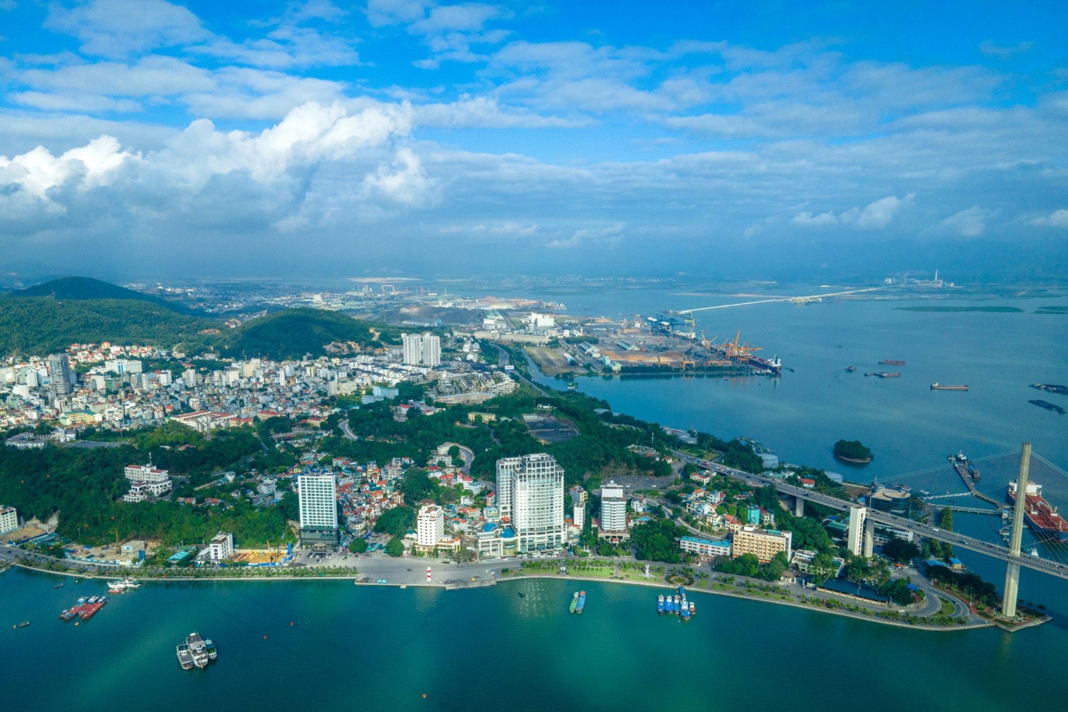 Ảnh 2 - Quảng Ninh hôm nay đã khoác lên mình diện mạo giàu đẹp, văn minh, hiện đại - Ảnh: Ngô Trần Hải An