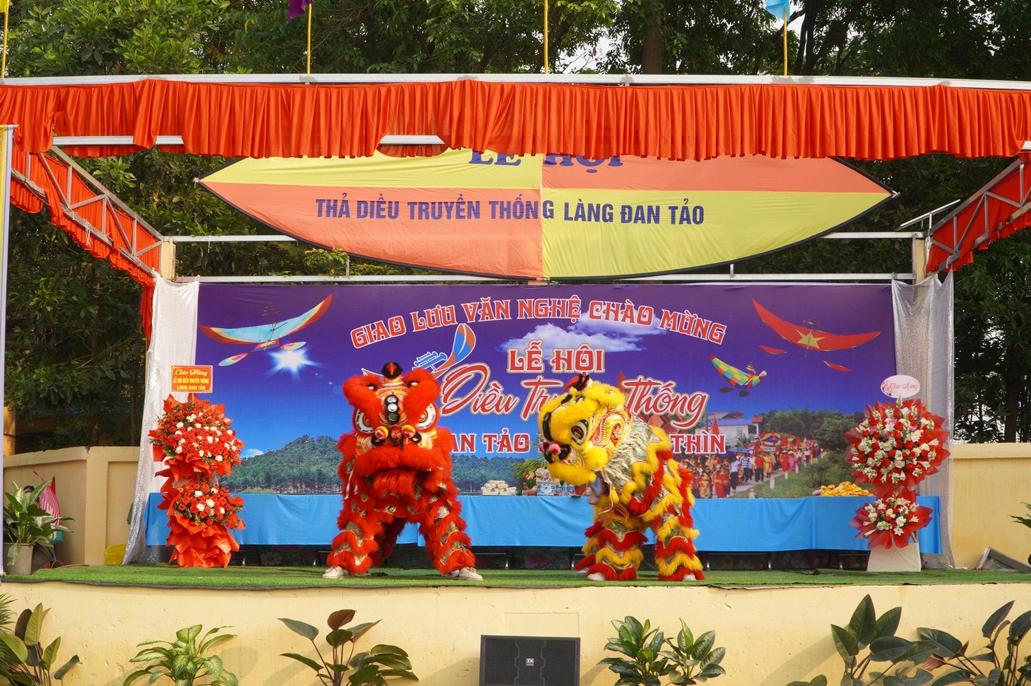Sóc Sơn (Hà Nội): Độc đáo lễ hội thi thả diều rực rỡ sắc màu -0
