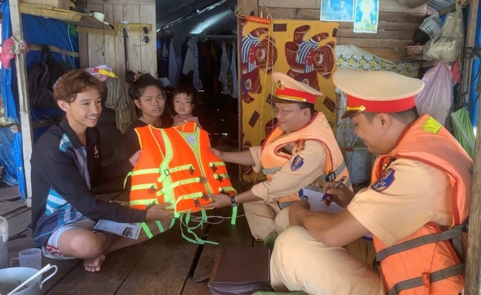 Cảnh sát giao thông Công an Đắk Nông “xuyên đêm, xuyên lễ” bảo đảm trật tự, an toàn giao thông -0