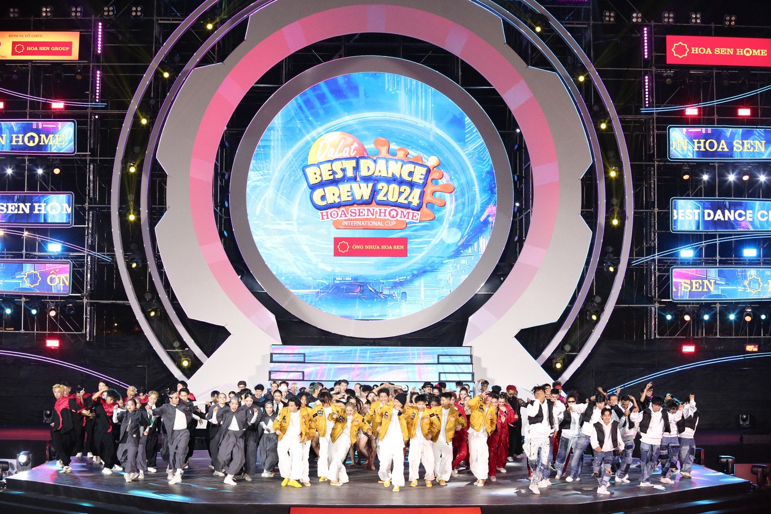 12 đội thi bảng Quốc tế - Dalat Best Dance Crew 2024 - Hoa Sen Home Sôi động lễ hội vũ đạo ngoài trời tại Quảng trường Lâm viên – Đà Lạt