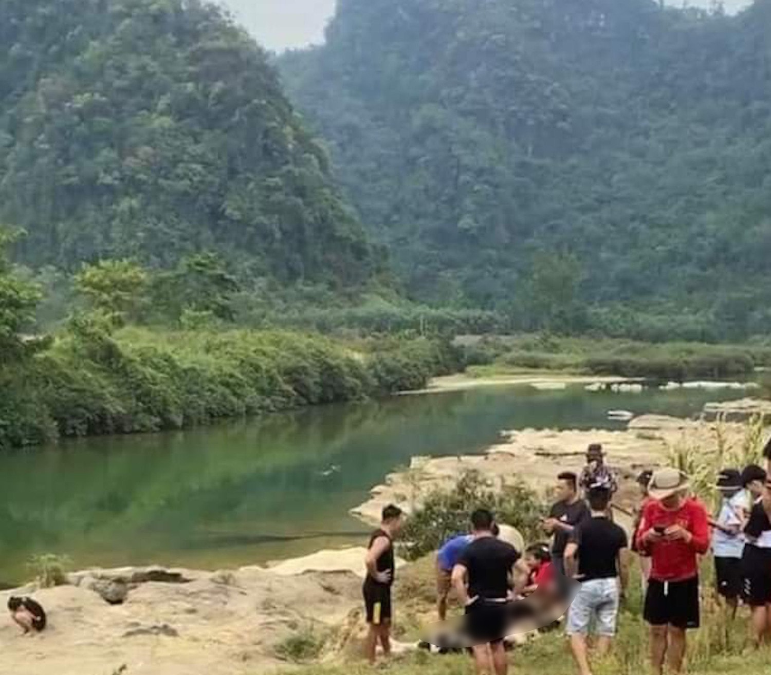 Quảng Bình: 3 học sinh đuối nước khi cùng nhau đi tắm ở khe nước giữa trưa -0