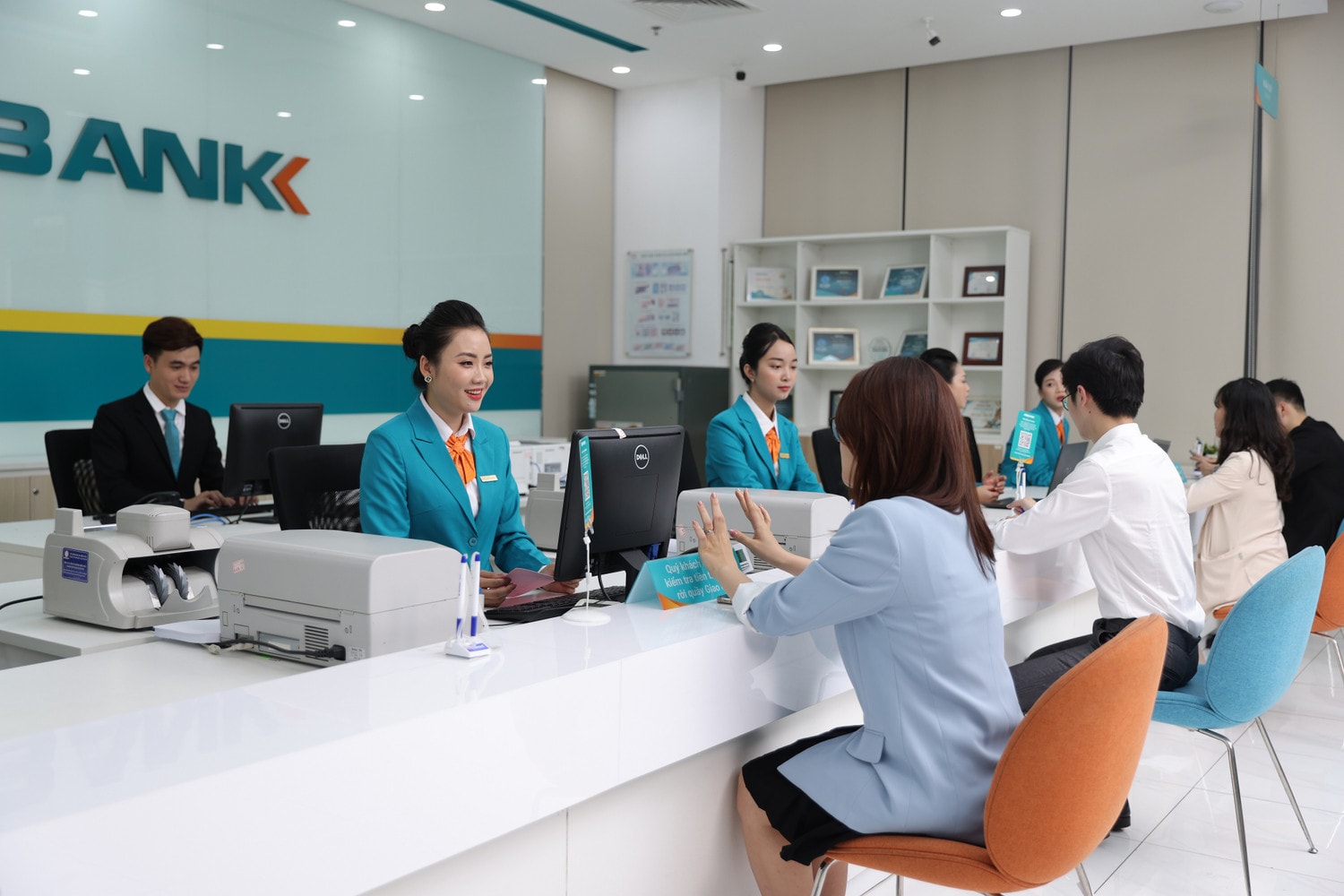 Trong suốt chặng đường hơn 30 năm phát triển, ABBANK luôn được đánh giá là một Ngân hàng uy tín, là người đồng hành tận tâm, đáng tin cậy của hàng triệu Khách hàng, Đối tác và Nhà đầu tư abbank thành công gây quỹ 50.000 cây gỗ lớn cho các gia đình khó khăn tỉnh quảng bình -0