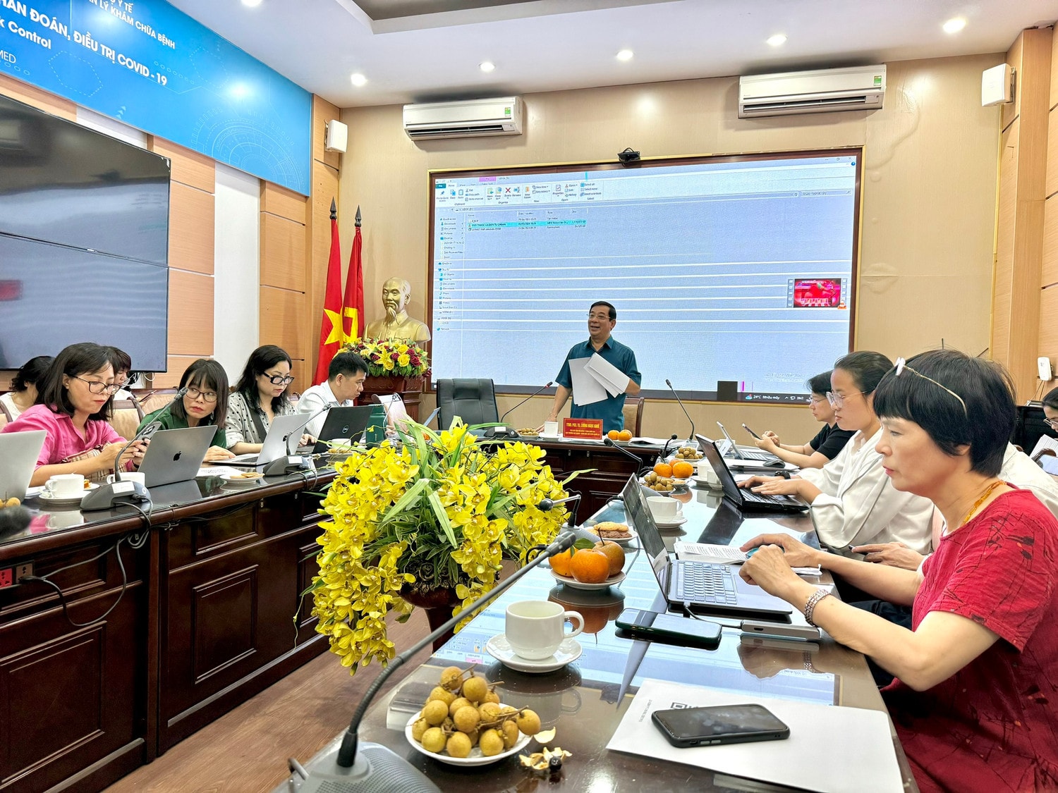 Hơn 1.200 người Việt nhập viện vì thuốc lá điện tử -0