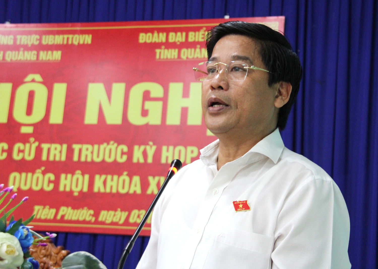 Phó Trưởng đoàn ĐBQH chuyên trách tỉnh Quảng Nam Dương Văn Phước đã báo cáo với cử tri về tình hình phát triển kinh tế - xã hội của đất nước cũng như tỉnh Quảng Nam trong quý 1 năm 2024. 