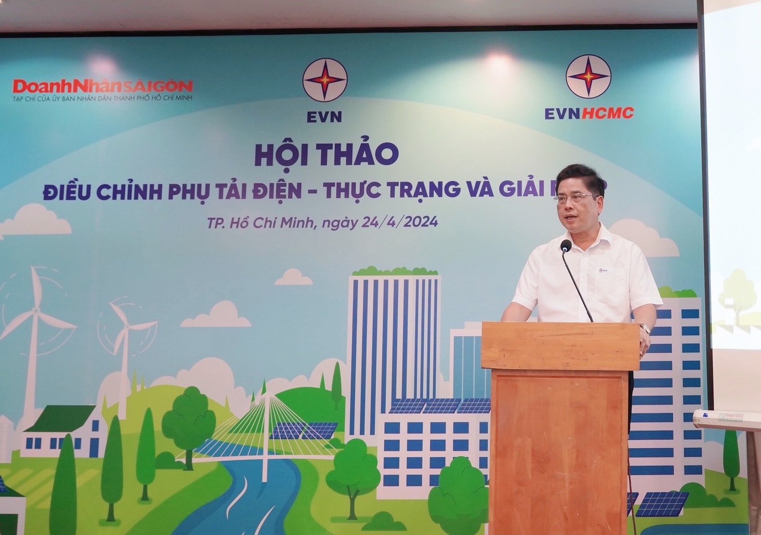 Phó Tổng giám đốc EVN Võ Quang Lâm thông tin về tình hình tiêu thụ điện trong 3 tháng đầu năm 2024. Ảnh: EVN
