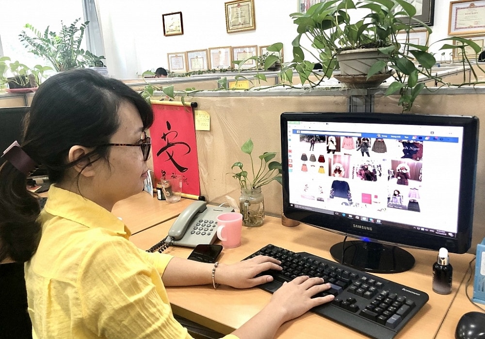 Kết quả thu thuế kinh doanh thương mại điện tử ngày càng tăng. Ảnh: T.Linh