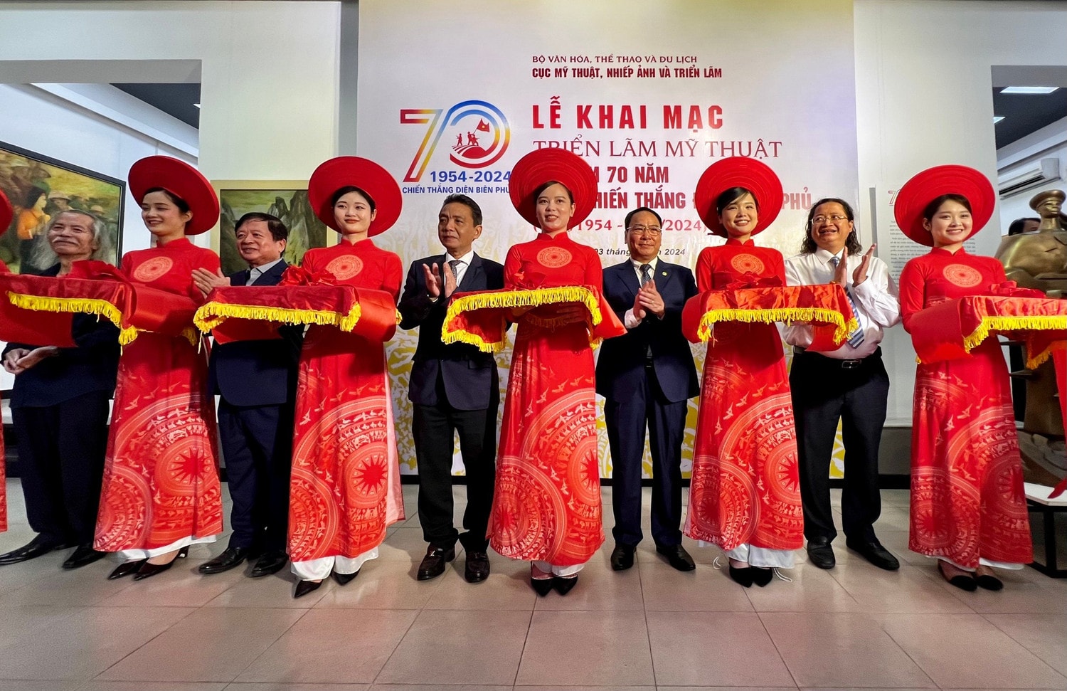 Khai mạc triển lãm mỹ thuật kỷ niệm 70 năm ngày Chiến thắng Điện Biên Phủ -0