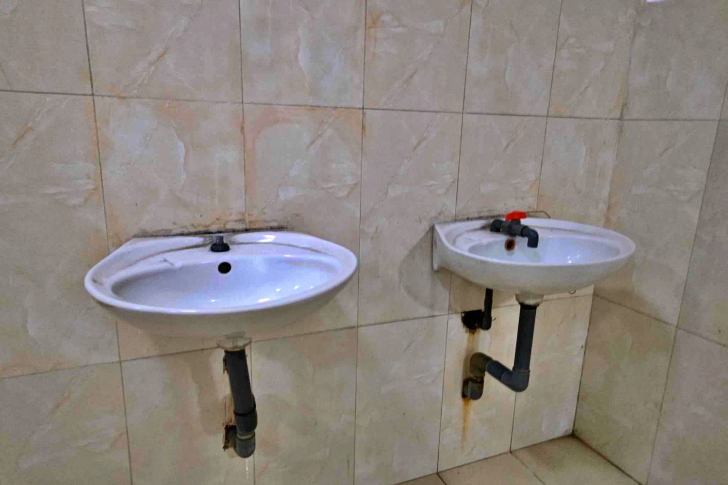 Nhiều hạng mục ở Công viên Cầu Giấy xuống cấp, hoang tàn -0
