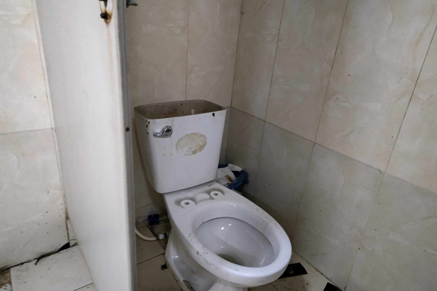 Nhiều hạng mục ở Công viên Cầu Giấy xuống cấp, hoang tàn ảnh 9 Nhiều hạng mục ở Công viên Cầu Giấy xuống cấp, hoang tàn -1
