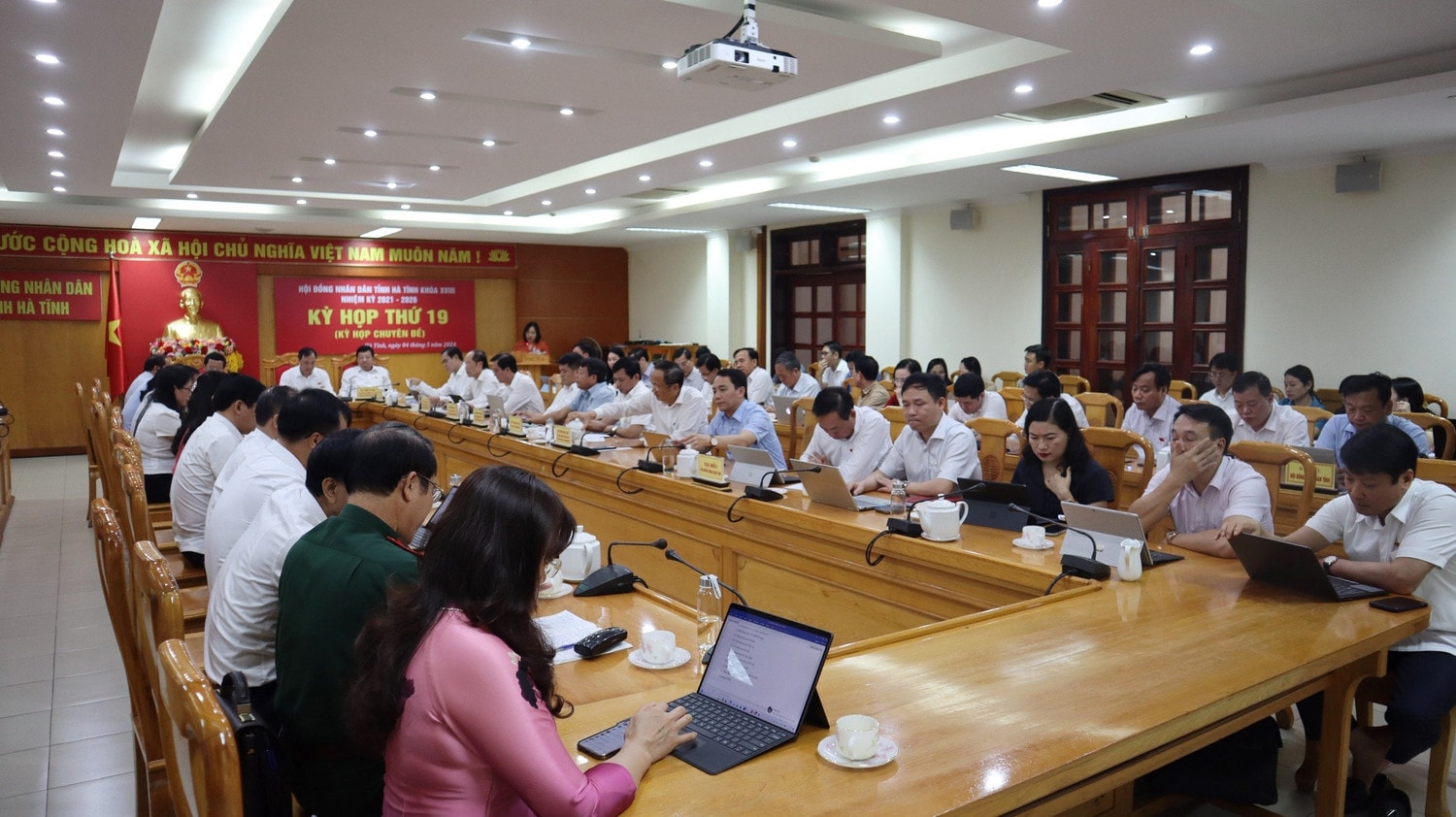 Hà Tĩnh: HĐND tỉnh thông qua 13 nghị quyết tại Kỳ họp thứ 19 -0