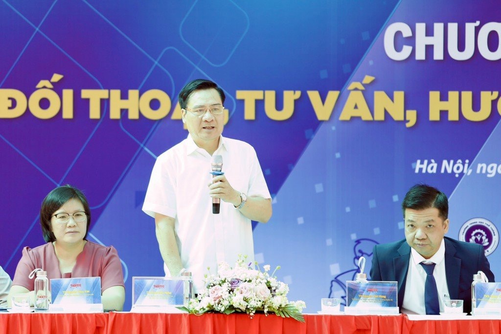 Hà Nội: Hơn 1.000 học sinh được tư vấn hướng nghiệp khối ngành Sức khỏe và Ngôn ngữ -1