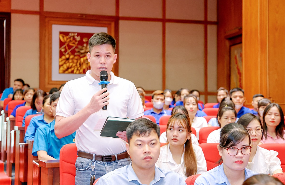 Cử tri đề nghị cần có biện pháp xử lý ô nhiễm môi trường ngoài khu công nghiệp Đoàn ĐBQH tỉnh Vĩnh Phúc TXCT là công nhân lao động -0