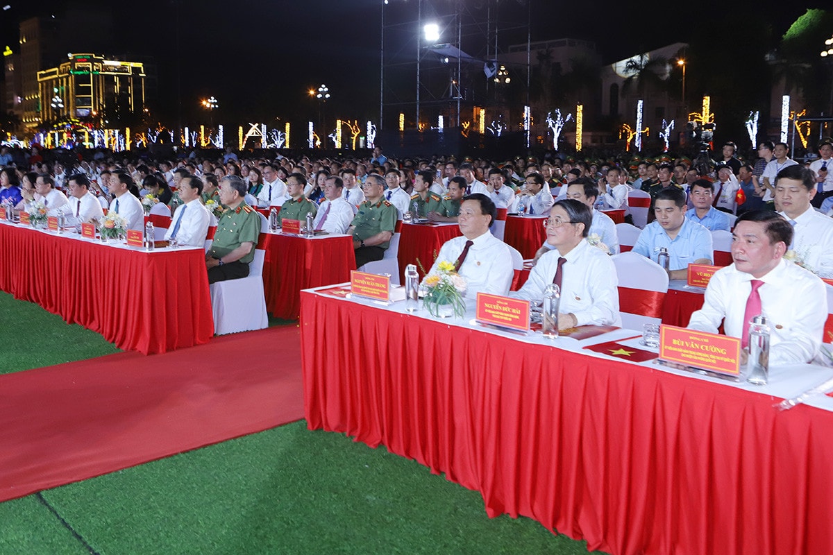 Thủ tướng Phạm Minh Chính tham dự Chương trình Cầu truyền hình “Dưới lá cờ Quyết thắng” kỷ niệm 70 năm Chiến thắng Điện Biên Phủ -1