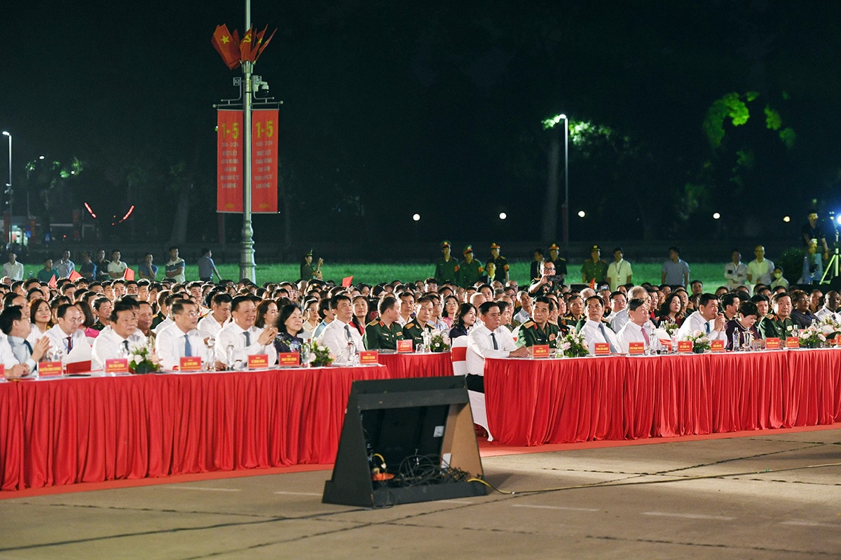 Thủ tướng Phạm Minh Chính tham dự Chương trình Cầu truyền hình “Dưới lá cờ Quyết thắng” kỷ niệm 70 năm Chiến thắng Điện Biên Phủ