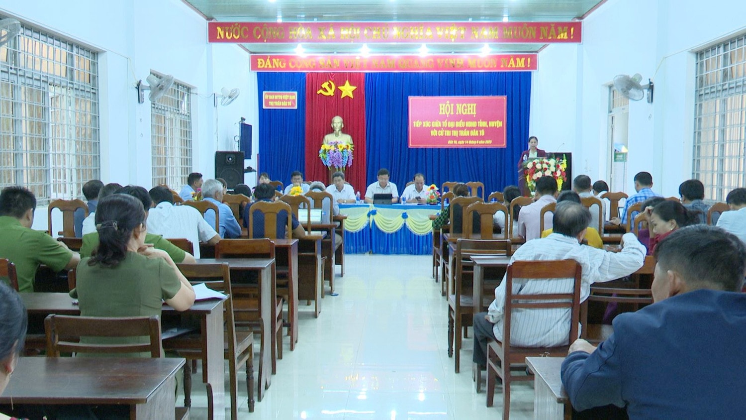 Bài 1: Tiếp xúc cử tri đến tận thôn, khối phố -0