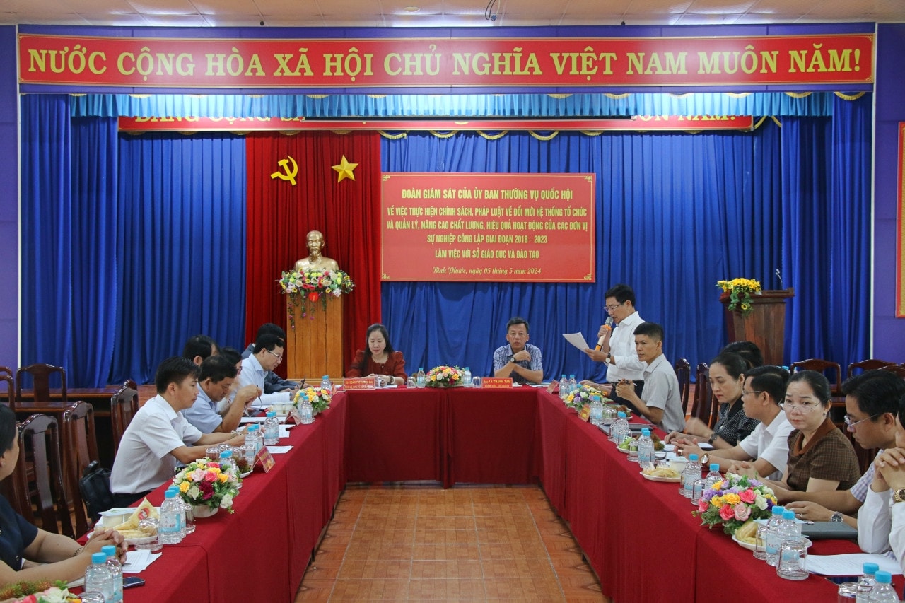 Đoàn giám sát của Ủy ban Thường vụ Quốc hội làm việc với Sở Giáo dục và đào tạo tỉnh Bình Phước -0