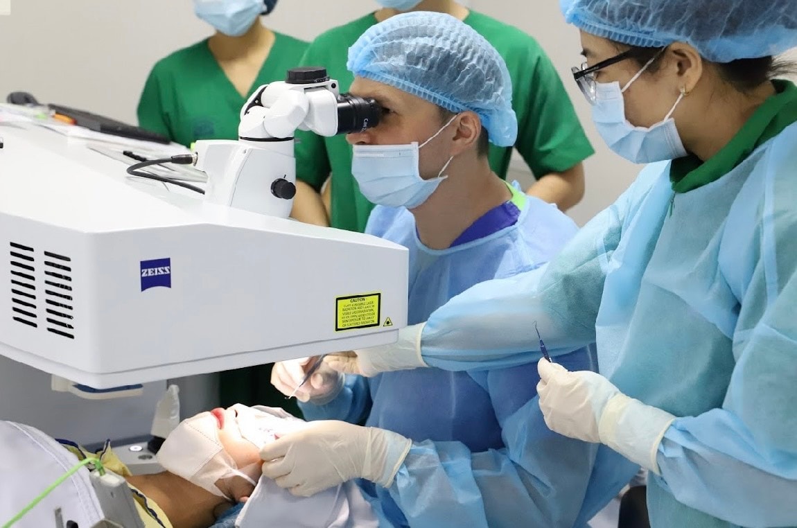 Áp dụng kỹ thuật tiên tiến nhất để tìm lại ánh sáng cho người dân -0