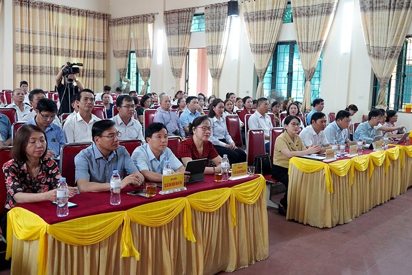 Nhiều kiến nghị liên quan đến chế độ chính sách, môi trường và phát triển kinh tế - xã hội
