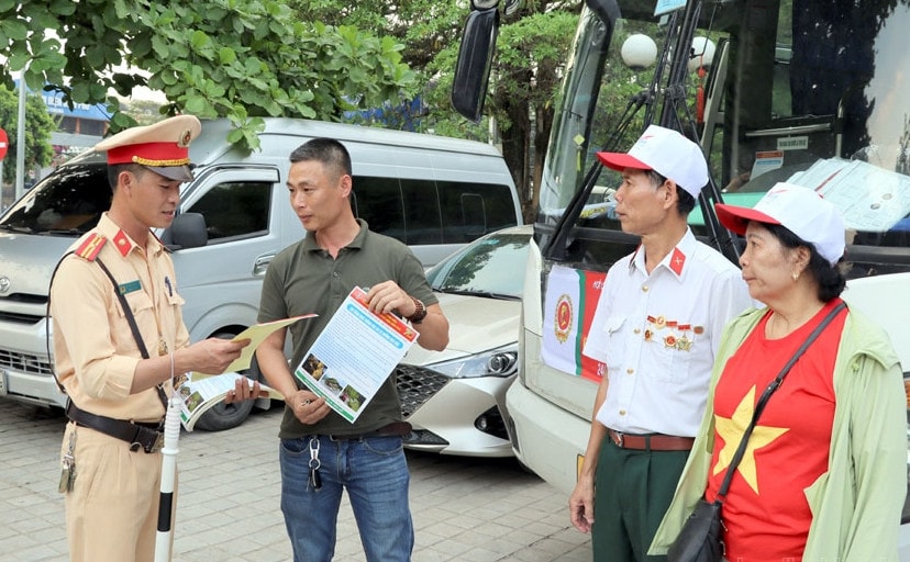 Huyện Mường Ảng tổ chức các hoạt động tri ân Chiến sĩ Điện Biên -0