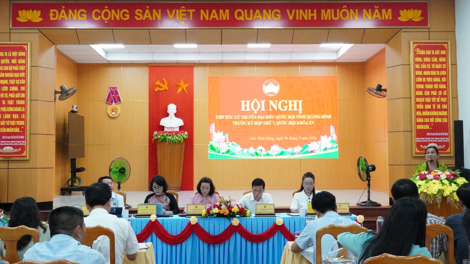 Đoàn ĐBQH tỉnh Quảng Bình tiếp xúc cử tri trước Kỳ họp thứ 7 -0
