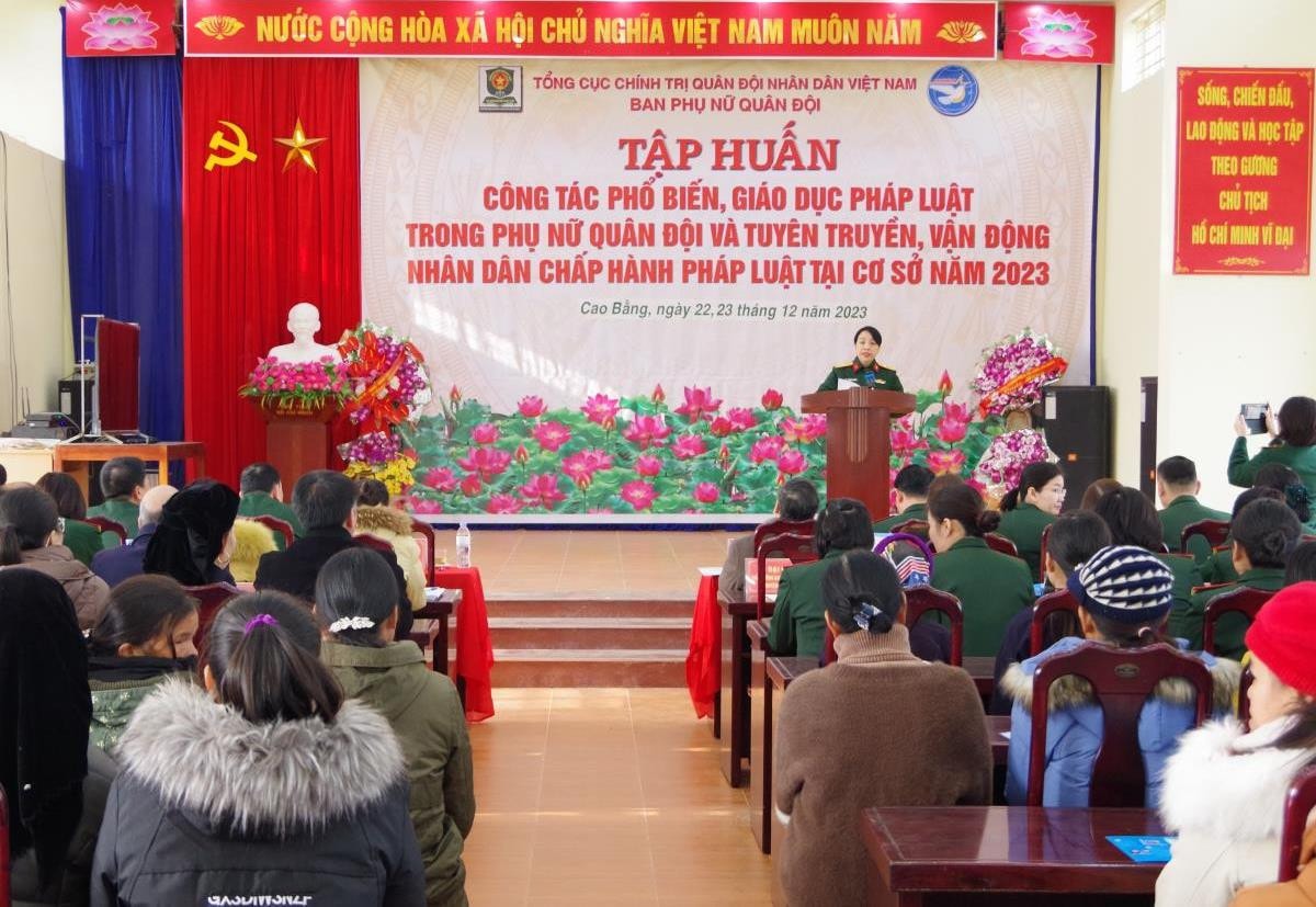 Ban Phụ nữ Quân đội tổ chức Hội nghị tập huấn công tác phổ biến, PBGDPL trong phụ nữ quân đội và tuyên truyền, vận động Nhân dân chấp hành pháp luật tại cơ sở năm 2023. Nguồn: Ban Phụ nữ Quân đội