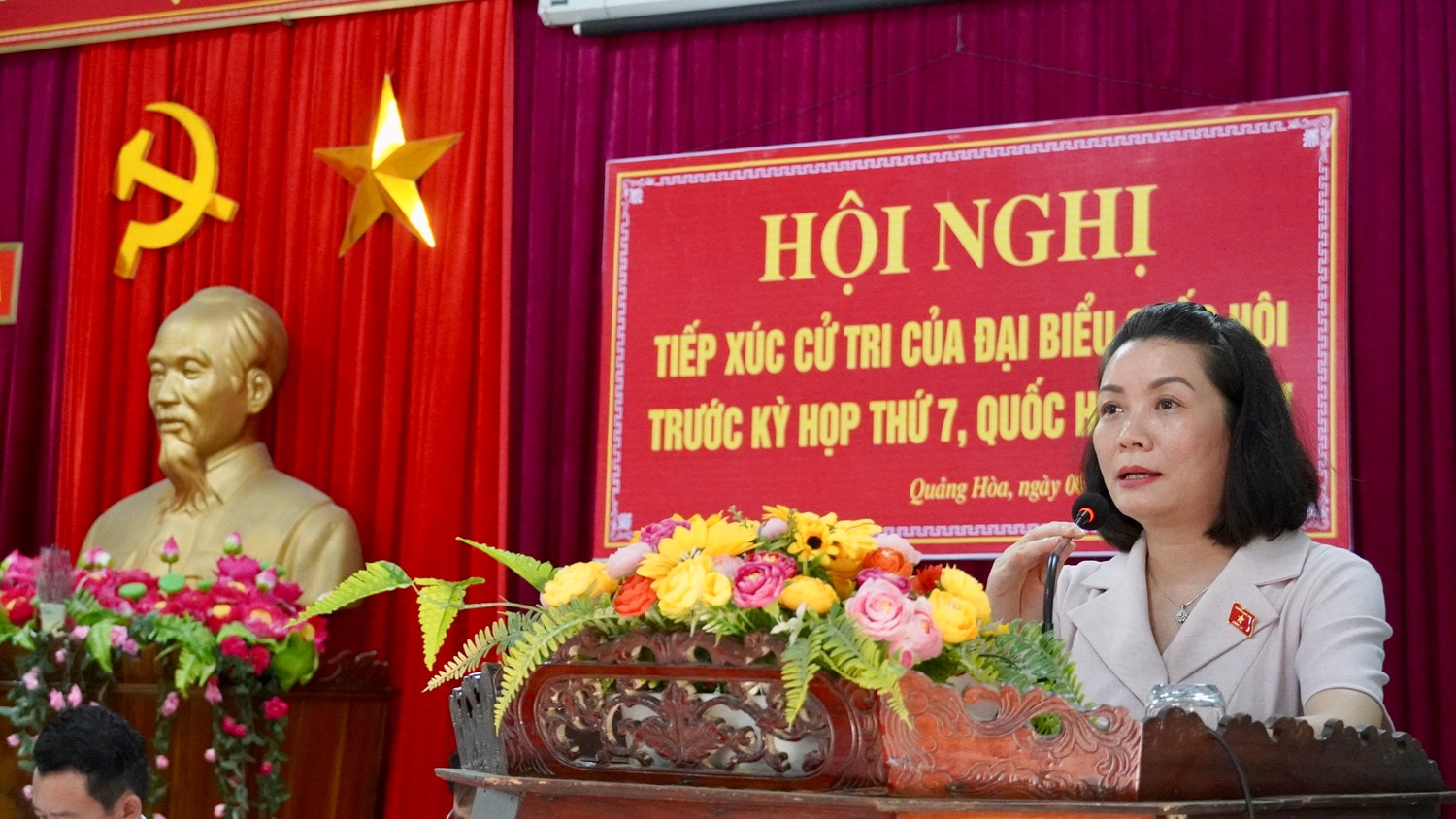 Đoàn ĐBQH tỉnh Quảng Bình tiếp xúc cử tri trước Kỳ họp thứ 7 -0