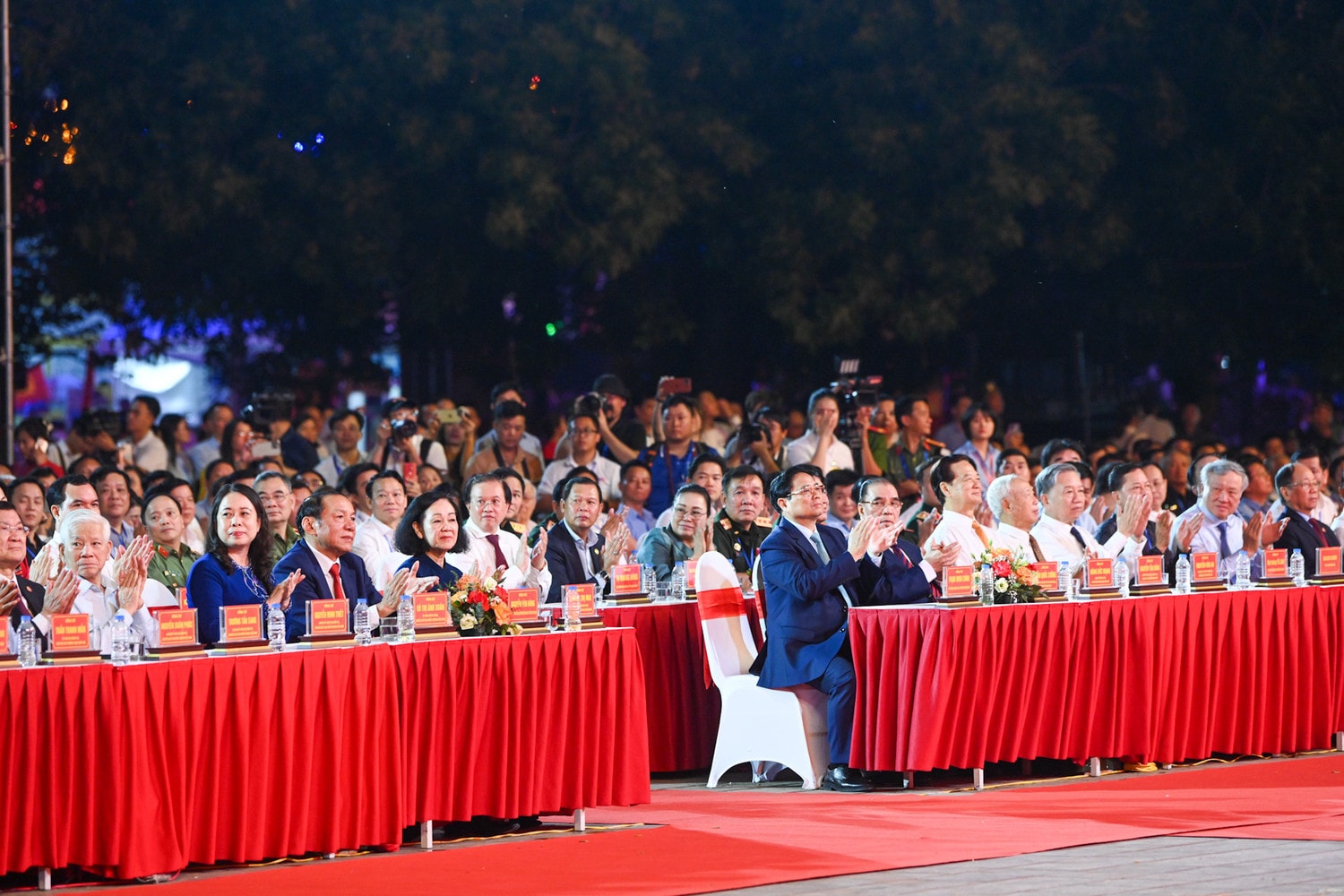 Thủ tướng Chính phủ Phạm Minh Chính; quyền Chủ tịch nước Võ Thị Ánh Xuân; Thường trực Ban Bí thư, Trưởng Ban Tổ chức Trung ương Trương Thị Mai và Phó Chủ tịch Thường trực Quốc hội Trần Thanh Mẫn dự chương trình. Ảnh: Hoàng Ngọc Chương trình nghệ thuật đặc biệt “Điện Biên Phủ - Mốc vàng lịch sử’ -0