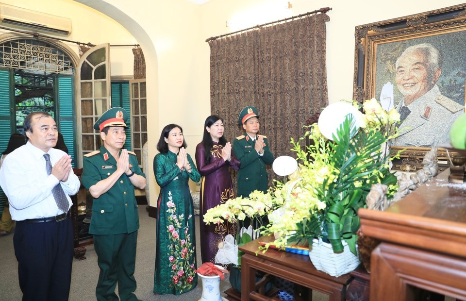 Lãnh đạo Thành phố Hà Nội dâng hương tưởng nhớ Đại tướng Võ Nguyên Giáp -0