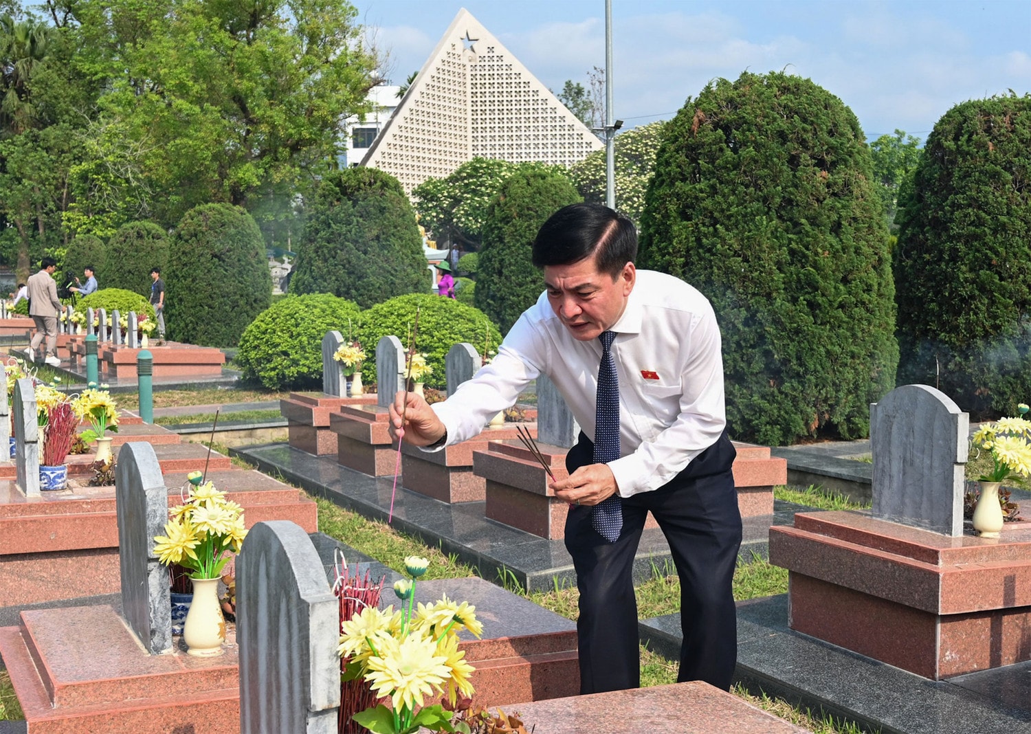 Lãnh đạo Đảng và Nhà nước dâng hương tại Nghĩa trang liệt sĩ quốc gia A1 -0