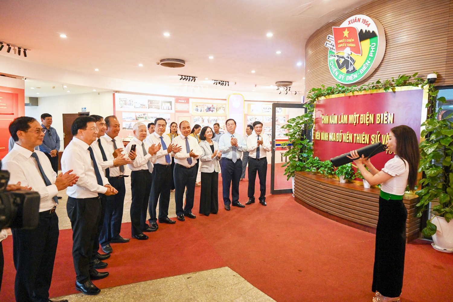 Lãnh đạo Đảng và Nhà nước dâng hương tại Nghĩa trang liệt sĩ quốc gia A1 -0