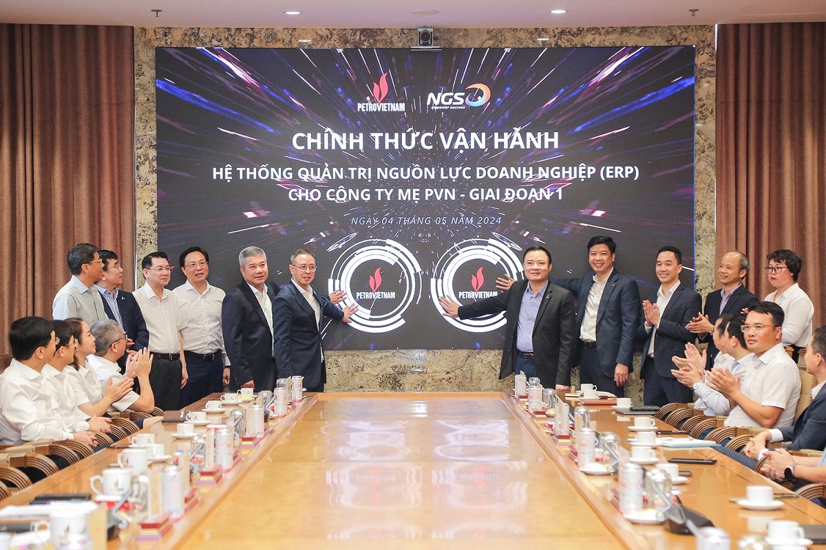 Lãnh đạo Tập đoàn và các đơn vị đối tác thực hiện nghi thức chính thức vận hành hệ thống ERP. Ảnh: Petrovietnam Petrovietnam vận hành hệ thống quản trị nguồn lực doanh nghiệp (ERP) -0