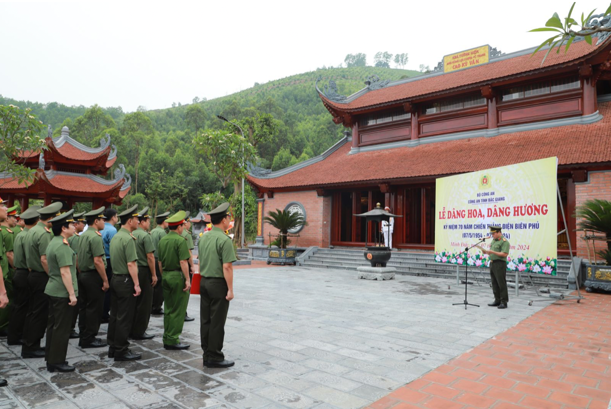 Vinh danh những cá nhân tiêu biểu trong công tác sưu tầm, cung cấp tư liệu lịch sử, tuyên truyền về Anh hùng, Liệt sĩ CAND Cao Kỳ Vân -0