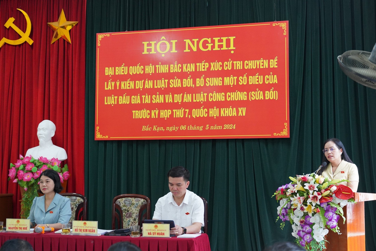  Tiếp xúc cử tri chuyên đề lấy ý kiến một số dự án luật -0
